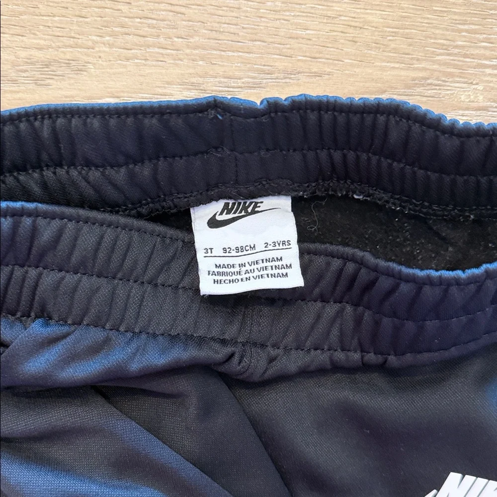 Nike Toddler Black Jogger Set with White Swoosh - Picture 3 of 7